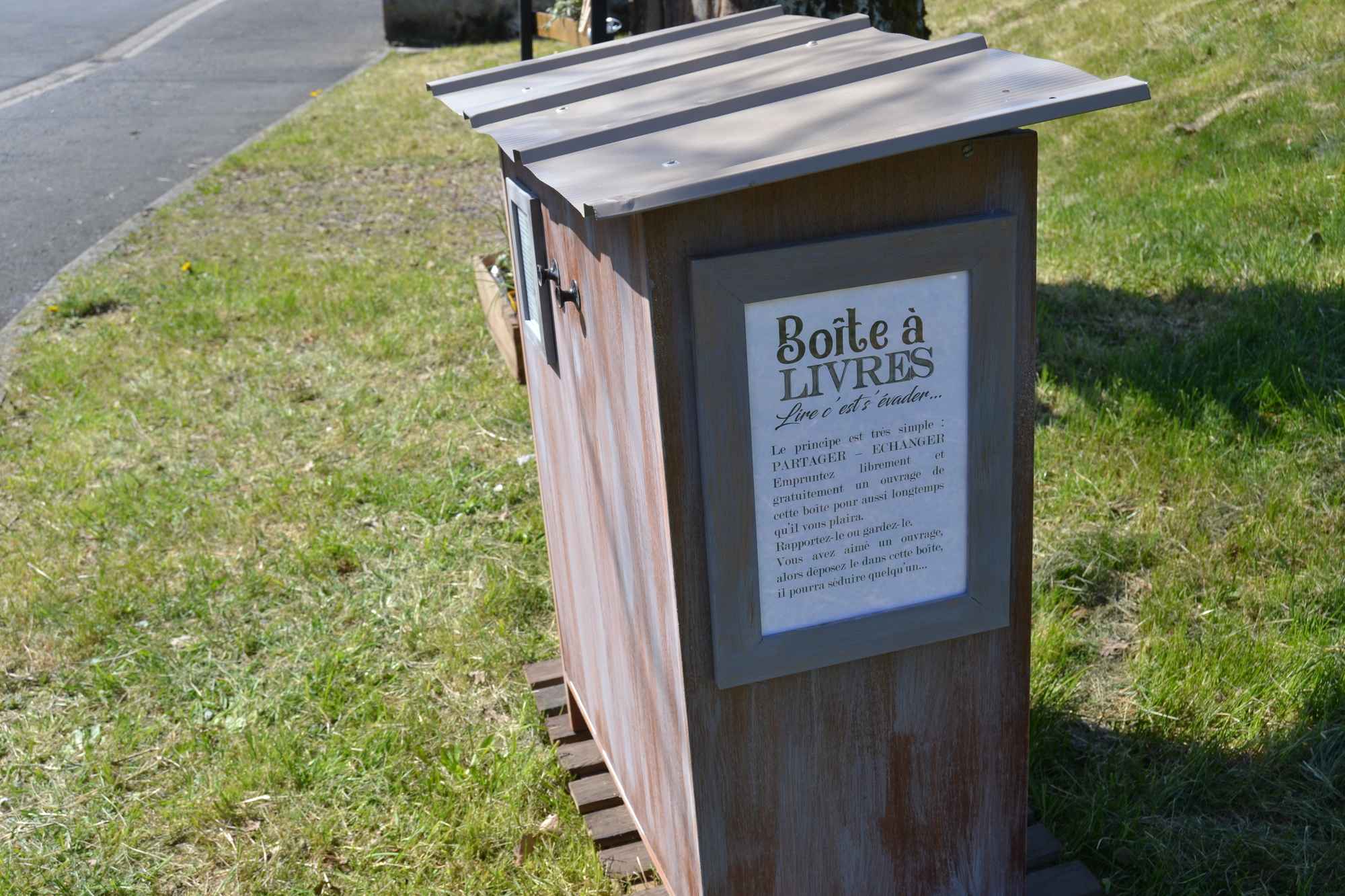 Boîte à livres CARNEJAC